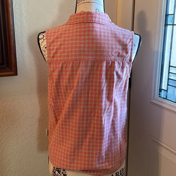 Tweety collared button down sleeveless top. Sz small - Picture 6 of 12